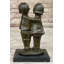Sculpture chinoise en bronze «Frère et sœur posant pour une photo» par enfants chinois