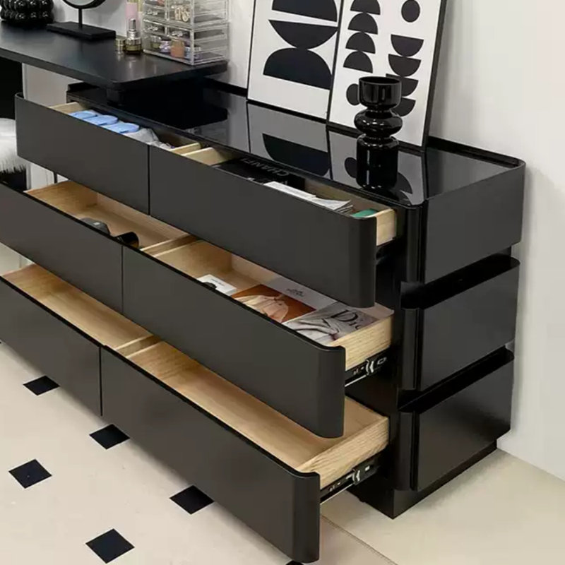 Vrysoules, Black