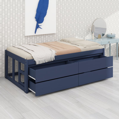 Un lit plateforme avec tiroirs coulissants s'intègre parfaitement dans un décor de style ferme moderne, bord de mer ou minimaliste.