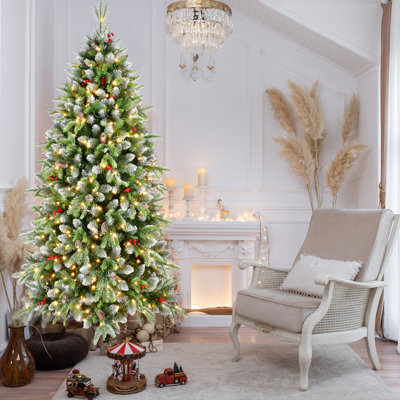 Arbre de Noël artificiel illuminé 6 pi: 380 DEL blanc chaud, 1264 pointes, verdure givrée avec baies et pommes de pin