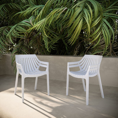 Chaise de patio empilable