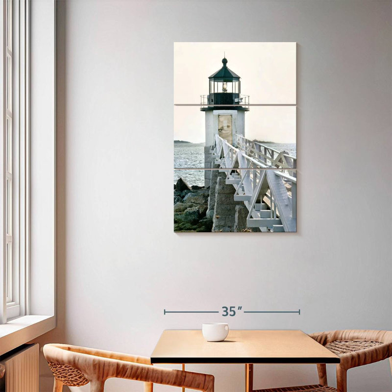 Vue du phare d'Aletra I, H 57 po x l 36 po