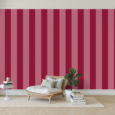 Papier peint auto-adhésif Élégantes rayures verticales aux abat-jour rose bourgogne créent une décoration sophistiquée en papier contact adhésif amovible pour le salon de la chambre à coucher. H 100 po x l 144 po