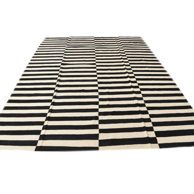 Tapis noir et blanc 8 pi x 10 pi