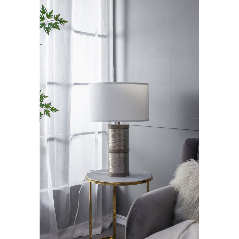 Lampe de table en fer martelé 24,4 po avec bois de manguier (assemblage de l'abat-jour requis)