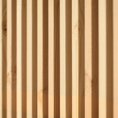 Ensemble de porte de grange coulissante - 2 portes en bois de pin à lattes avec quincaillerie de dérivation noire (panneaux non assemblés)