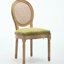 De 2 chaises de salle à manger à structure olive en bois d'hévéa massif de style français avec peinture à dossier olive et coussins peints pour une pièce charmante
