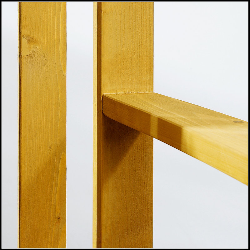 Banc d'extérieur en bois durable avec dossier et accoudoirs, parfait pour les sièges de jardin, de patio et de balcon