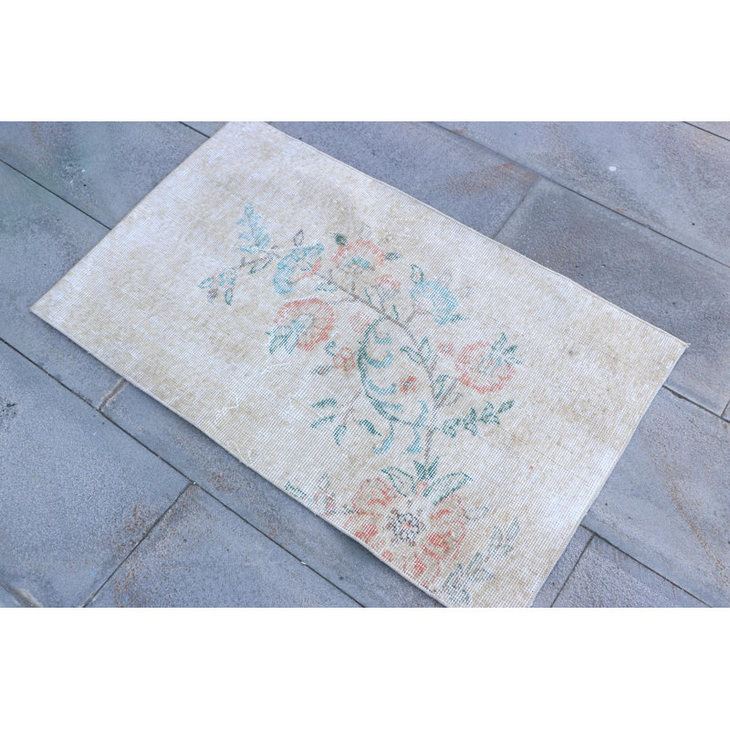Small Luxury Turkish Vintage Oushak Rug - Beige Wool Area Mat for Entry or Bath