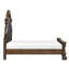Cadre de lit grand brun traditionnel traditionnel de luxe avec tête de lit tapissier en similicuir, sculptures complexes, accents dorés, capitonnage à boutons, garniture cloutée pour la chambre à coucher-130714504