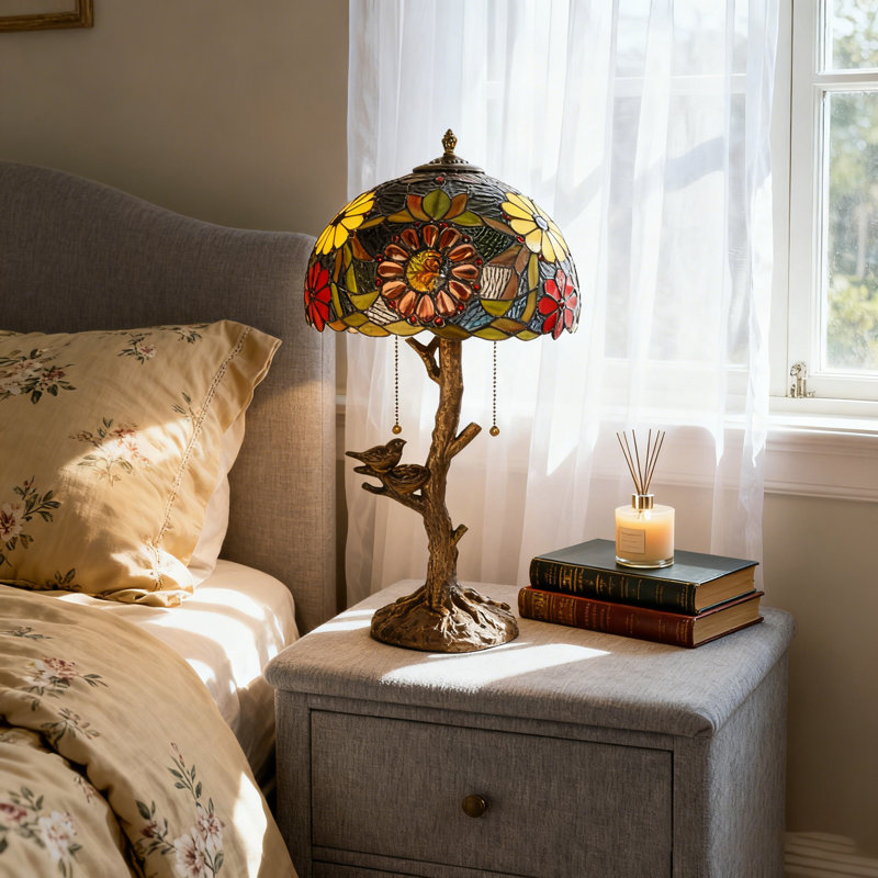 Lampe de table délicate en verre teinté de style Tiffany avec motifs d'hysanthemum, H 24 po x l 12 po x P 12 po