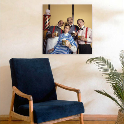1970s Four Men Barbershop Quartet chantant tenant des tasses de bière regardant un appareil photo Portrait contemporain