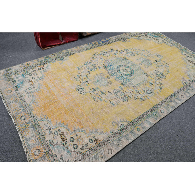 Tapis turc vintage tissé à la main en médaillon jaune et bleu pour une décoration intérieure unique