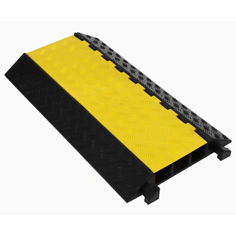Rampe de protection de câble en caoutchouc robuste à 3 canaux - Revêtement de sol antidérapant, bosse de vitesse - Capacité de charge de 28 000 lb - Prévient les trébuchements et les chutes, pour les allées et les garages - Dimensions: 94,5 x 50 x 8 cm