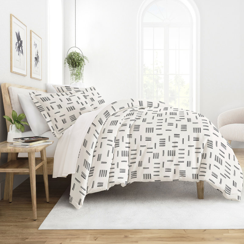 Geo Dash Gray and White Microfiber Full/Queen Duvet Cover Set