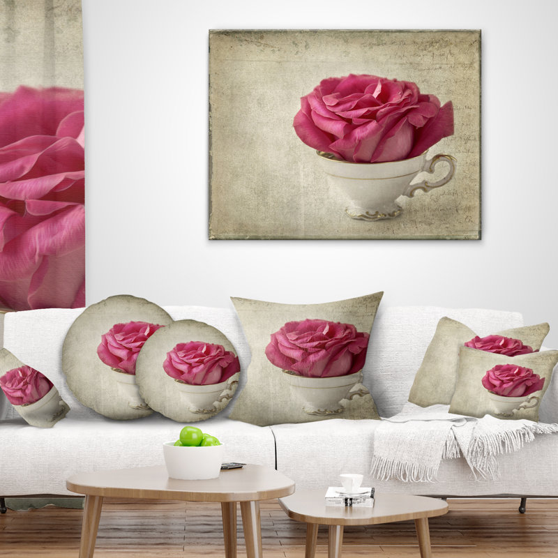 Photographie de rose rouge en coupe - coussin à imprimé floral, 16 po x 1 po, Coussin décoratif