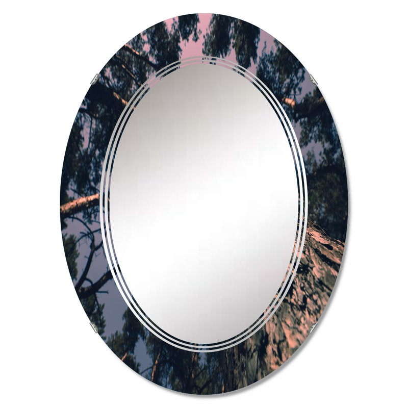 Paysage magique avec pin et ciel dramatique I - miroir mural tropical ovale, 30 po x 20 po