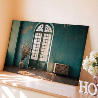 Toile une scène intérieure sereine avec une porte arquée rétro avec art mural, plusieurs panneaux encadrés par des murs turquoise