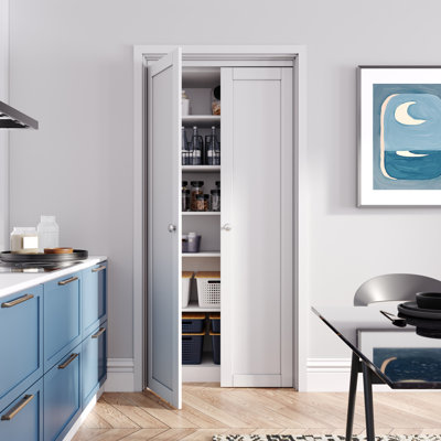 Portes pivotantes pré-finies en bois manufacturé 1-Lite avec trousse de quincaillerie (sans cadre)