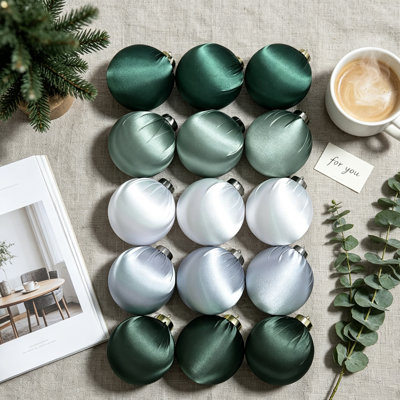 Paquet de 15 luxueuses décorations de Noël en satin - Boules de soie de 3,14 po en 4 couleurs - Élégante décoration de Noël incassable pour couronnes, manteaux et centres de table