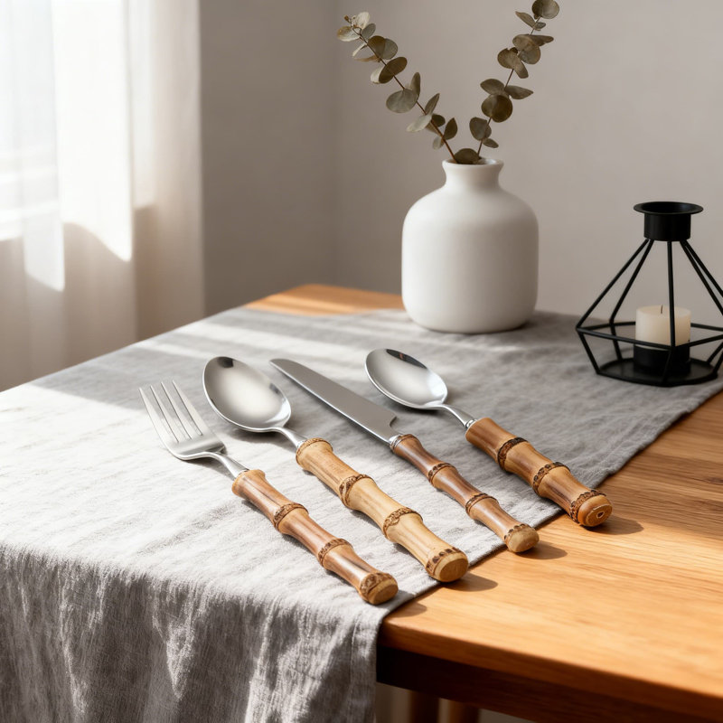 Ensemble de couverts 4 pièces en acier inoxydable avec poignée en bambou pour les repas, le barbecue, le camping, les voyages et l'utilisation quotidienne