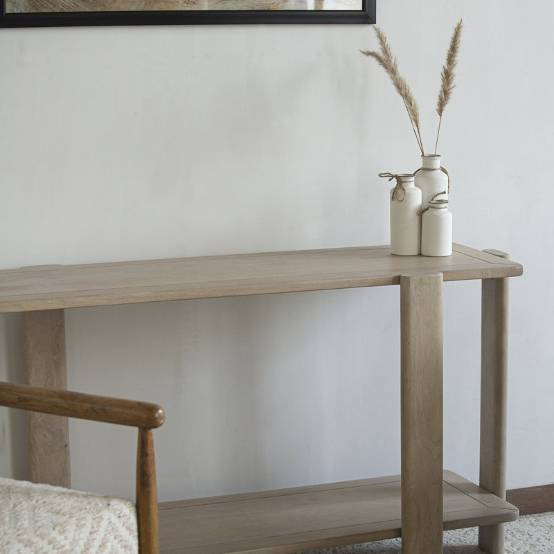 Table en bois massif Ariah, tablette inférieure et table au fini naturel