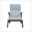 Fauteuil capitonné en tissu bleu clair