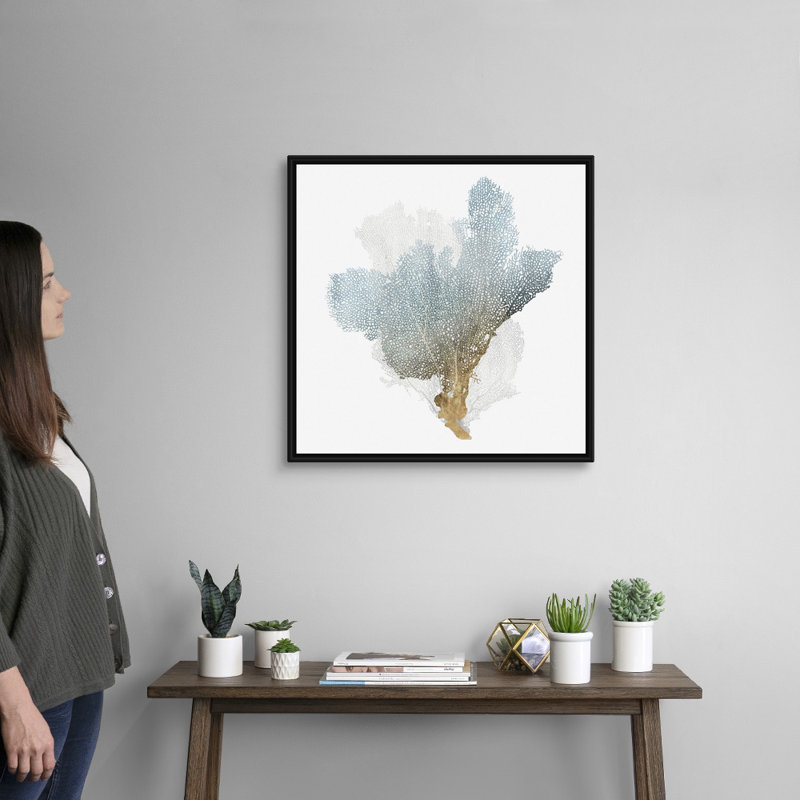 «Delicate Coral III» par Isabelle Z - reproduction d'art sur toile, H 26 po x l 26 po, Toile avec cadre flottant, Noir