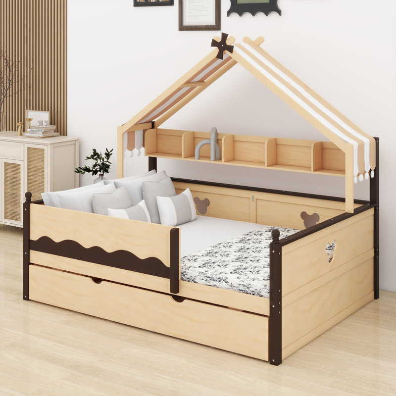 Le lit de jour avec lit gigogne et tablette est doté d'une structure à baldaquin en forme de maison pour les chambres d'enfants.