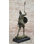 Sculpture romaine ou grecque en bronze avec lance et bouclier sur base de marbre