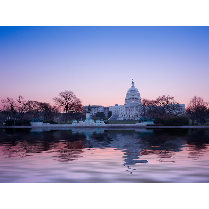 Reflections of the Capitol par Steven Heap - photographie, H 24 po x l 32 po, Toile tendue