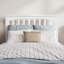Lit plateforme en bois massif avec pied de lit assorti Aritra-1037596926-1037596927