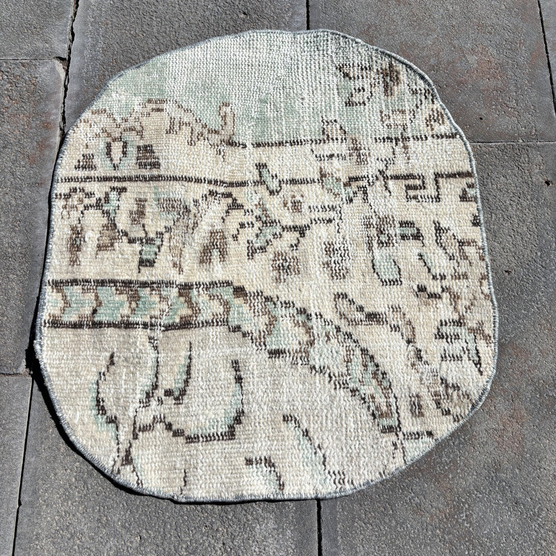 Small Vintage Turkish Oushak Round Rug Ideal for Wall Hanging and Bedroom Use in Beige