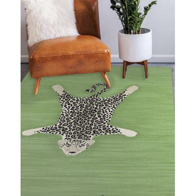 Tapis vert SNOW LEO par Everly Quinn