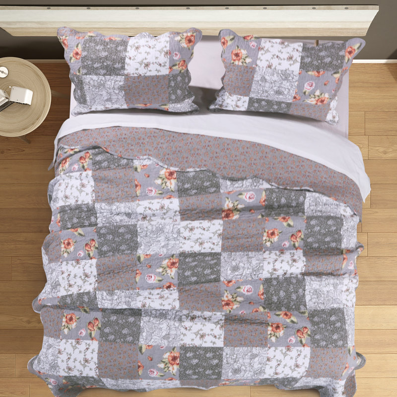 Giulia Gray and White King Microfiber Reversible Quilt Set