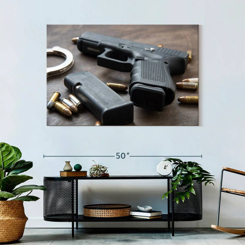 Arme de poing et balles de la police, H 32 po x l 48 po