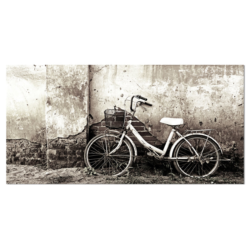 Vieille bicyclette et mur fissuré - reproduction de photo sur toile tendue, H 16 po x l 32 po x P 1 po