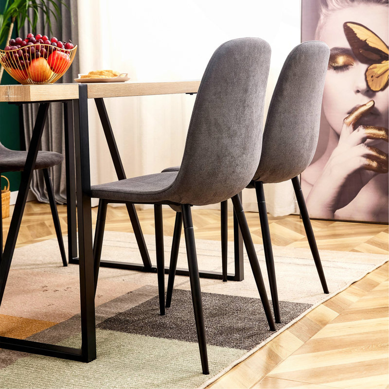Ensemble confortable de chaises de salle à manger en lin et en coton - six pièces en gris foncé. Siège et dossier intégrés, matériau en lin et coton, assorti à la maison moderne.