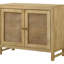 Armoire d'appoint 2 portes au fini naturel avec structure centrale en canne tissée, structure en bois de manguier, cloisons de porte en laiton antique, structure, quincaillerie