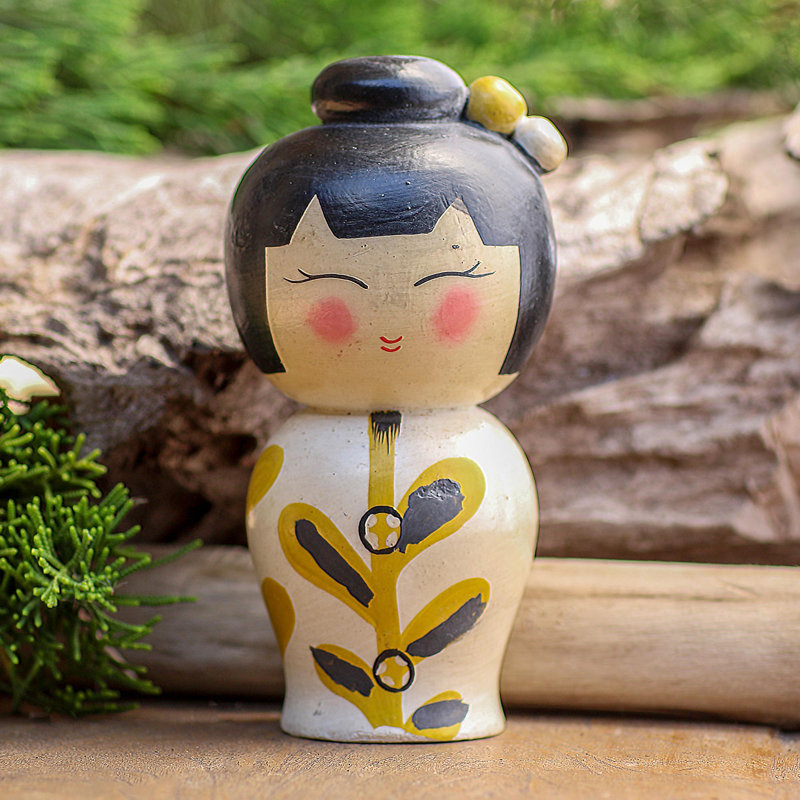 Statuette Trinx Shy Lady