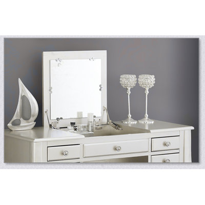 Ensemble de coiffeuse classique avec tabouret, tiroirs, miroir ouvert et pieds uniques pour l'élégance et le rangement de la chambre à coucher