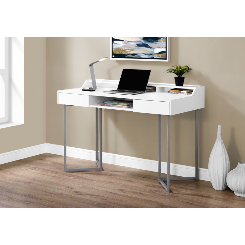 Bureau d'ordinateur moderne pour la maison, l 48 po en stratifié blanc avec pieds en métal gris, rangement pour ordinateur portable et tablettes, travail contemporain efficace, style ouvert à la maison