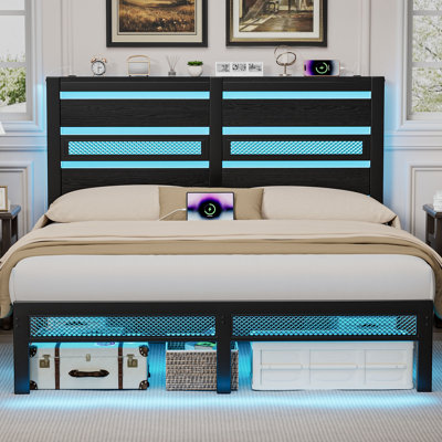 Structure de lit avec lumières DEL et station de charge, structure de lit plateforme en métal avec rangement sous le lit, tête de lit, support silencieux / support en métal / aucun sommier nécessaire