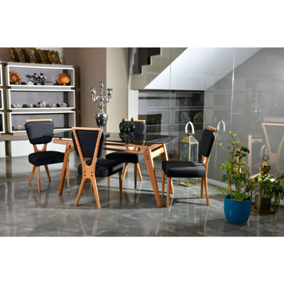 Ensemble repas pour quatre personnes