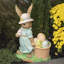 Grande statue de jardin en forme de lapin en magnésium 24 "avec panier de Pâques et chapeau de soleil" Anna Mae "