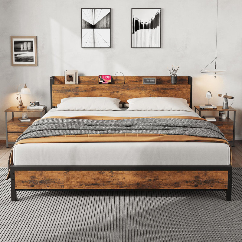 Base de chargement pour lit très grand avec 2 ports USB et 2 prises de courant, cadre de lit en métal robuste avec tête et pied de lit en bois, aucun sommier requis, facile à assembler, brun rustique