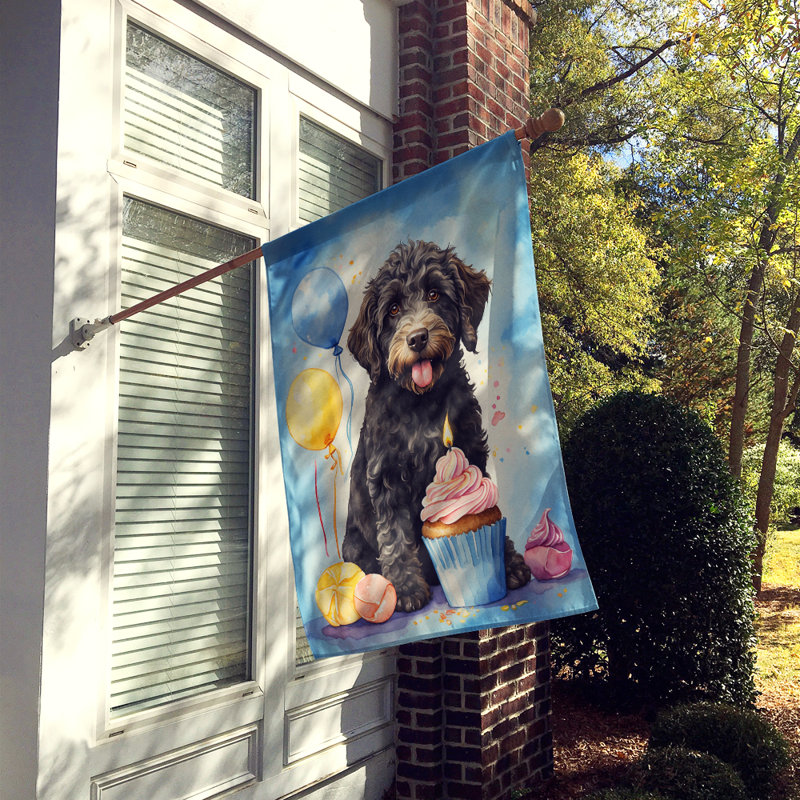 Drapeau «Happy Birthday House», Labradoodle noir