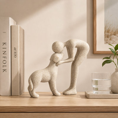 Sculpture abstraite personne et chien