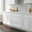 Armoire de cuisine Modern Shaker avec 3 tiroirs, structure en bouleau massif, glissières Dtc à fermeture en douceur à extension complète, tablettes réglables, options de largeurs multiples (12 po à 36 po)-122500611