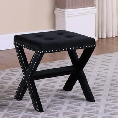 Luxueux banc d'appoint rembourré en velours avec garniture cloutée, parfait pour les vestibules et les salons